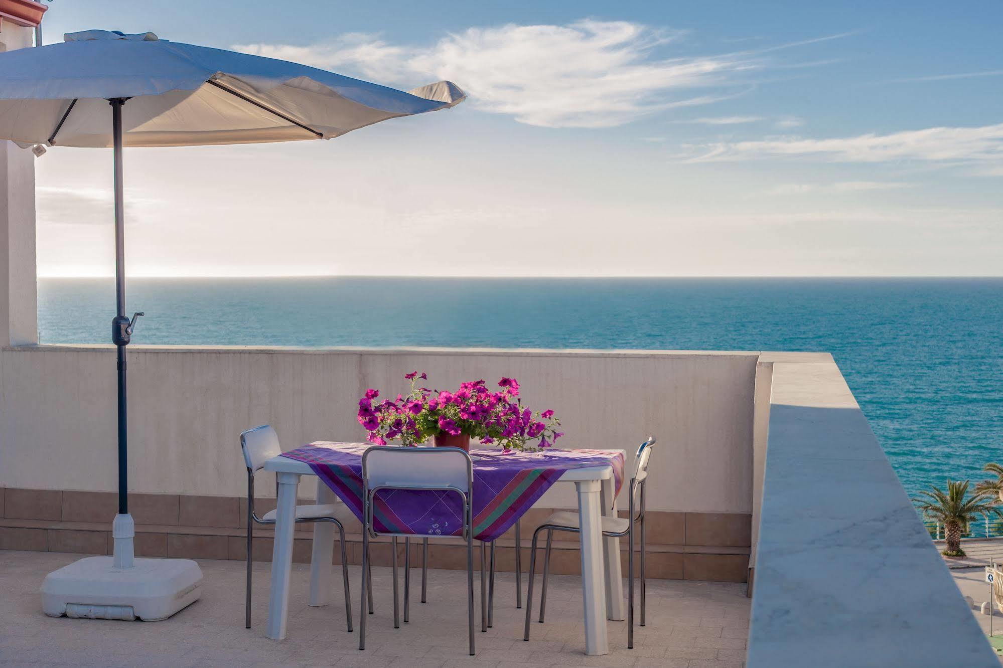 Casa Vacanze Biondo トラッペート エクステリア 写真